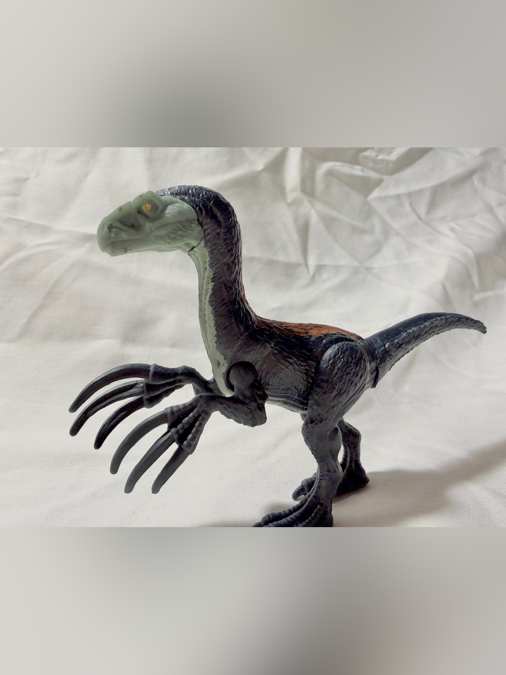 Jurassic World: Dominion dinosaur toy therizinosaurus basic figure used